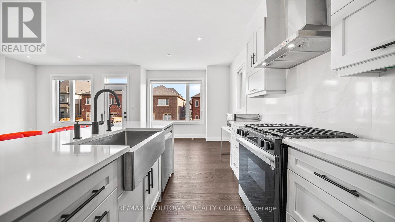 102 Settlers Road E, Oakville, Ontario  L6H 7W5 - Photo 9 - W13711148
