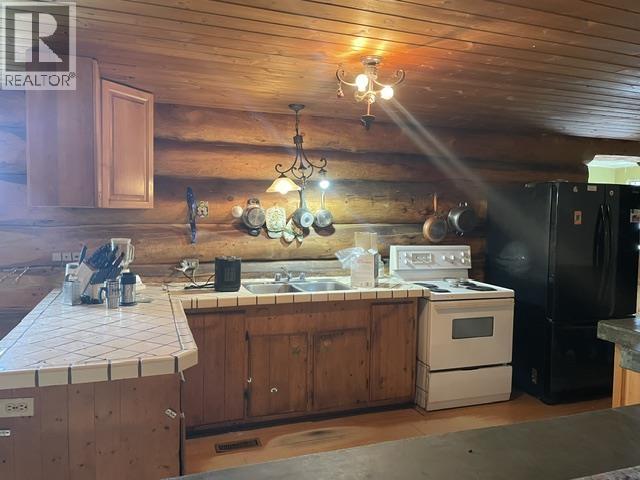 35 Radar Crescent, Fort Nelson, British Columbia  V0C 1R0 - Photo 13 - R3158117