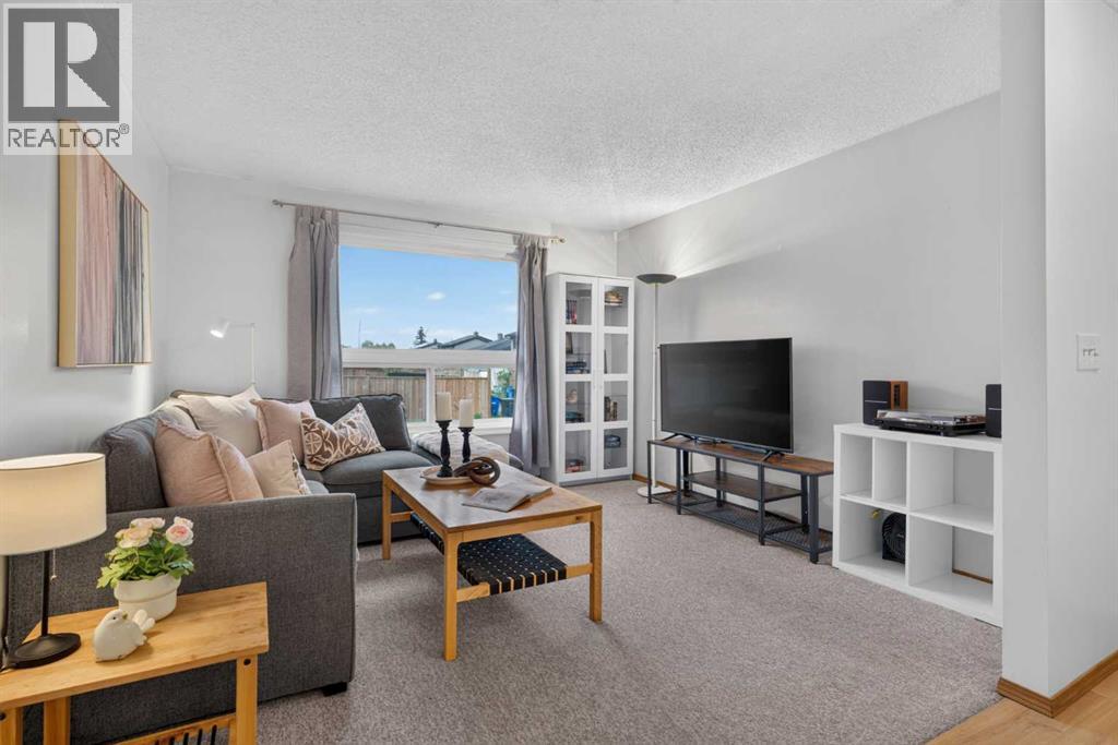 179 Pinecliff Close NE, Calgary, Alberta  T1Y 4N4 - Photo 5 - A2331687
