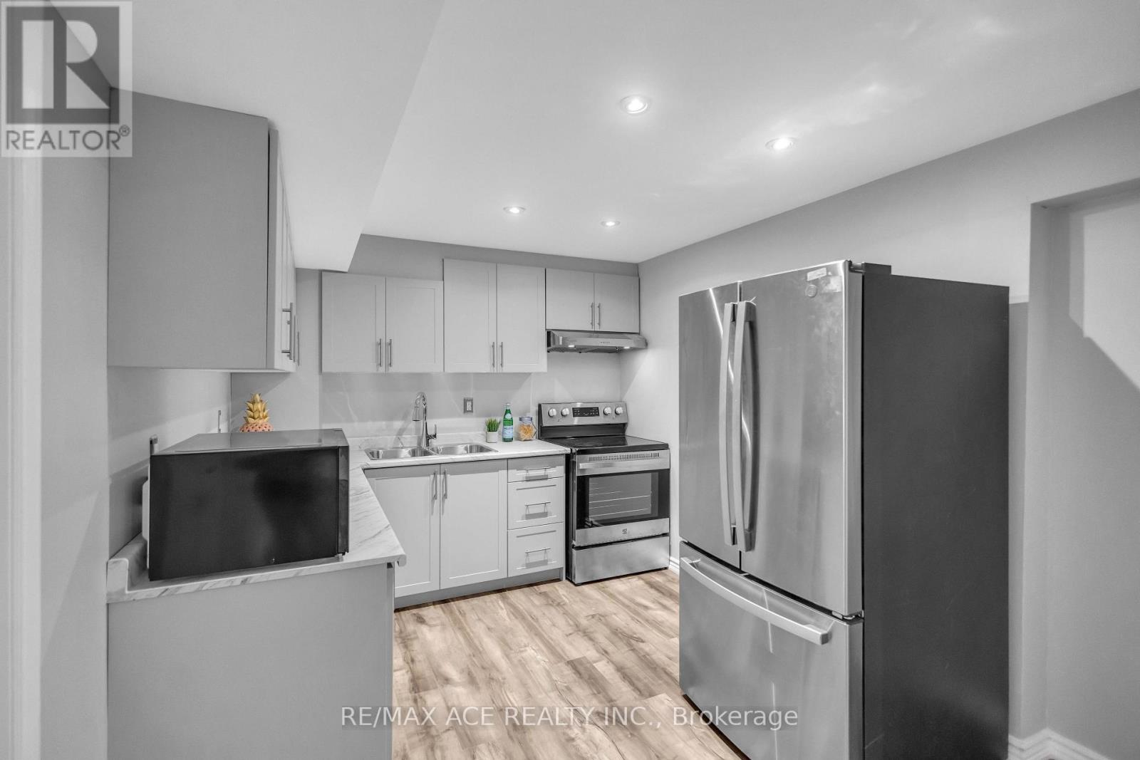 31 Vega Crescent, Hamilton, Ontario  L8E 4S6 - Photo 34 - X13705708