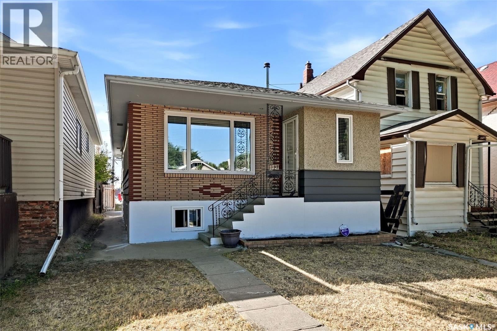 1321 Victoria Avenue, Regina, Saskatchewan  S4P 0P2 - Photo 2 - SK046596