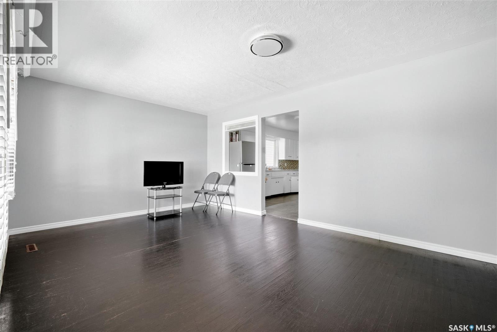 1321 Victoria Avenue, Regina, Saskatchewan  S4P 0P2 - Photo 5 - SK046596