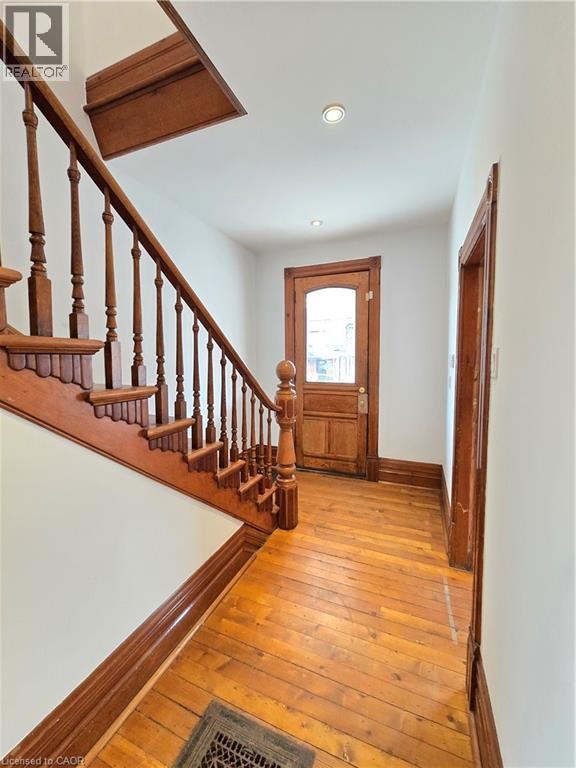 7 Ontario Street, Grimsby, Ontario  L3M 3G8 - Photo 5 - 40831440