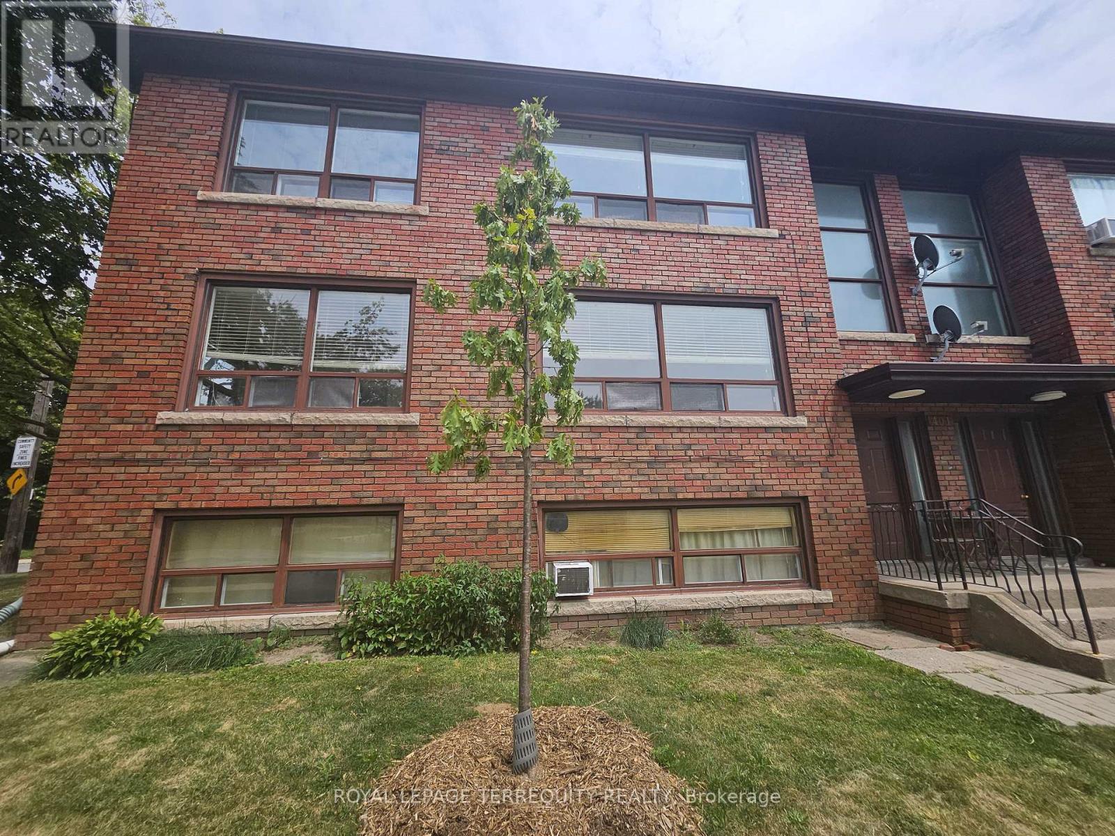 3 - 401 Winnett Avenue, Toronto, Ontario  M6C 3M2 - Photo 1 - C13711258