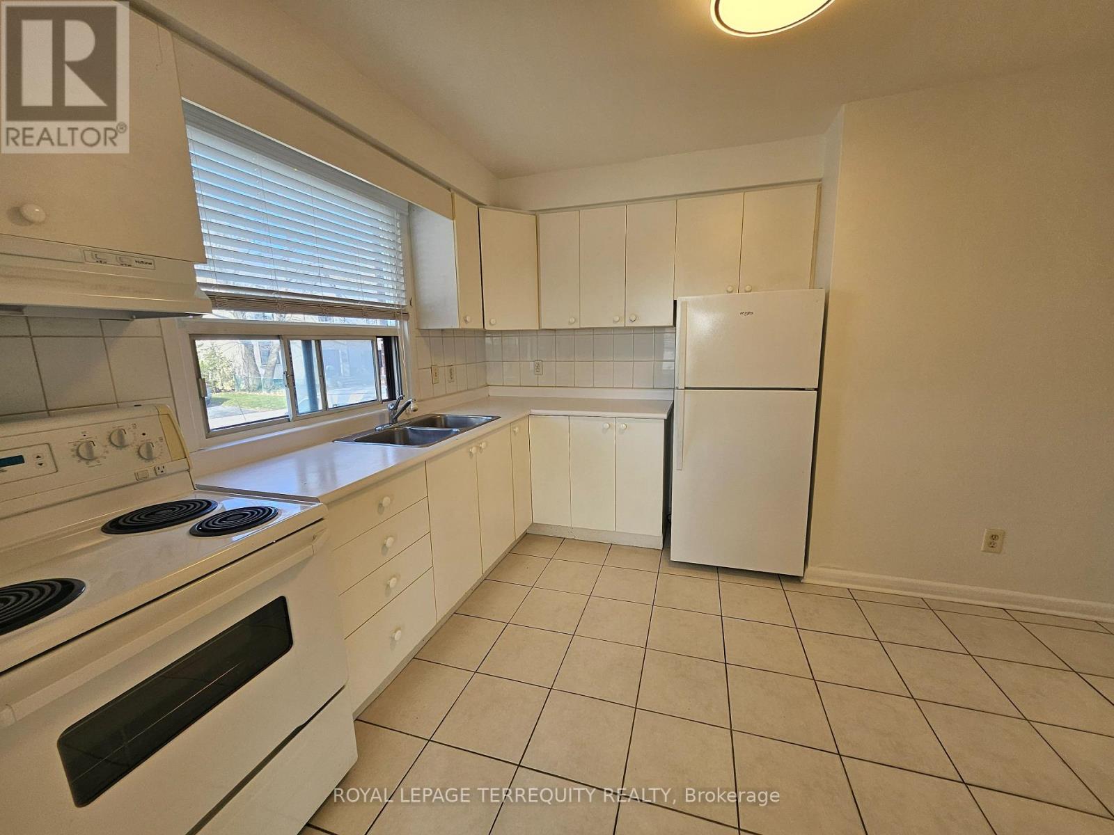 3 - 401 Winnett Avenue, Toronto, Ontario  M6C 3M2 - Photo 13 - C13711258