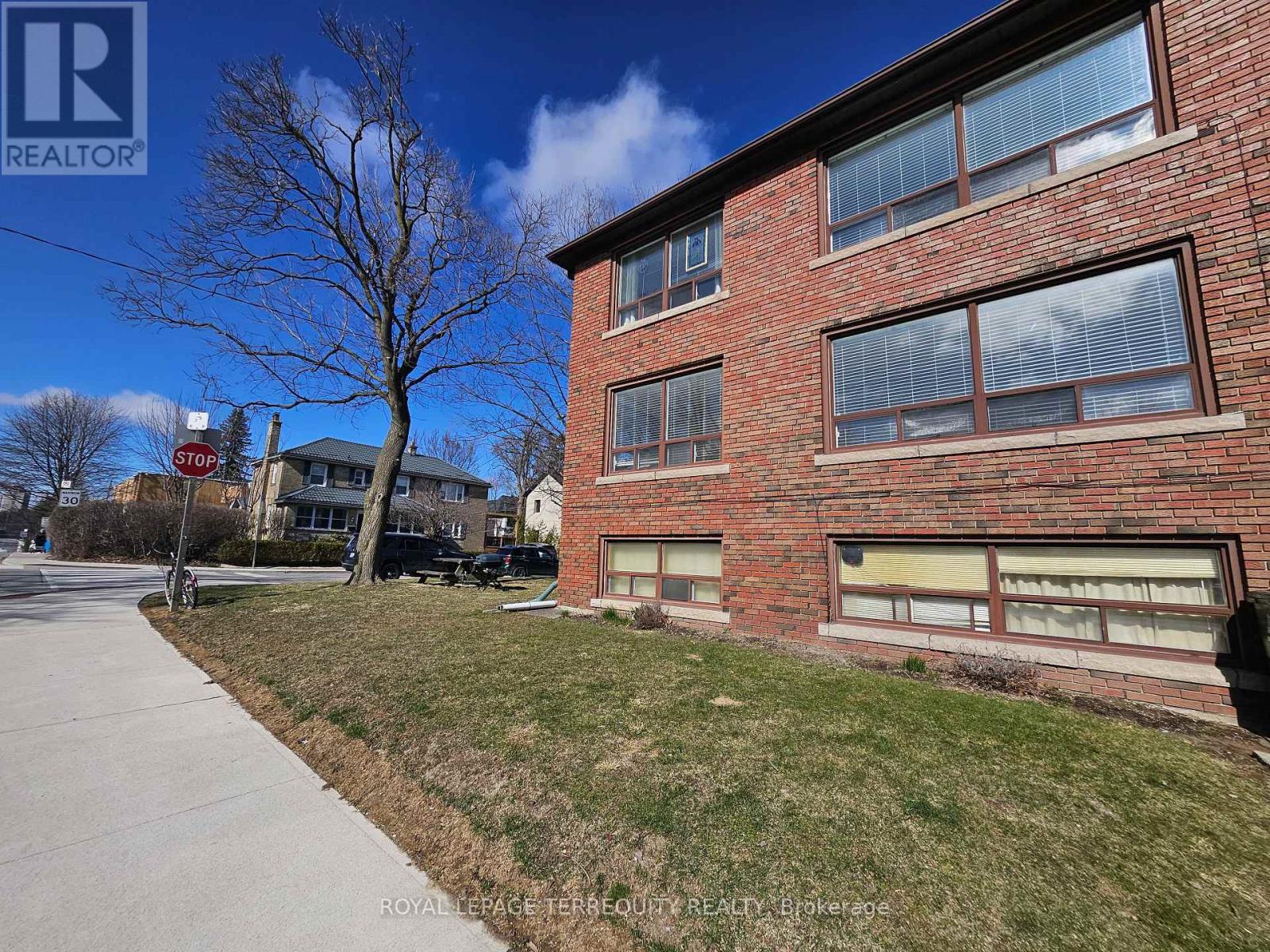 3 - 401 Winnett Avenue, Toronto, Ontario  M6C 3M2 - Photo 3 - C13711258