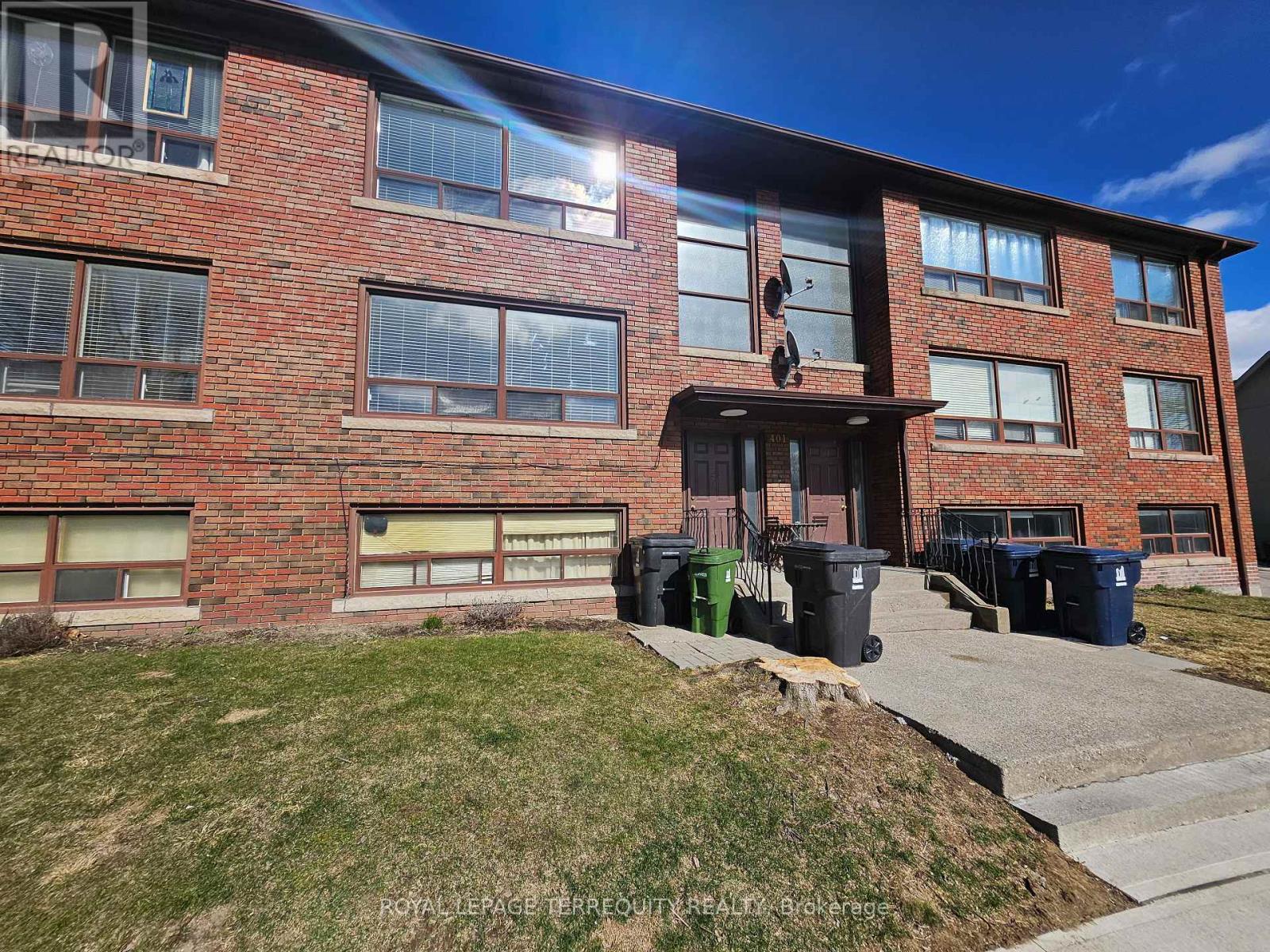3 - 401 Winnett Avenue, Toronto, Ontario  M6C 3M2 - Photo 4 - C13711258