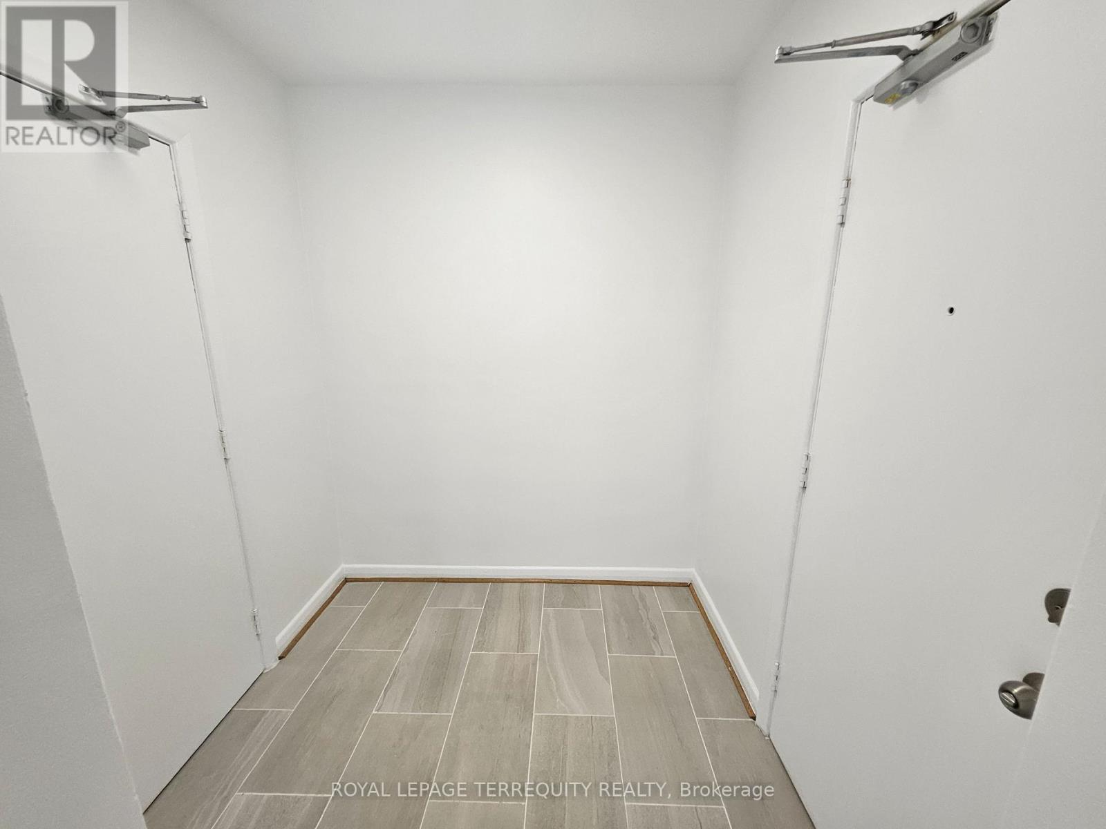 3 - 401 Winnett Avenue, Toronto, Ontario  M6C 3M2 - Photo 8 - C13711258