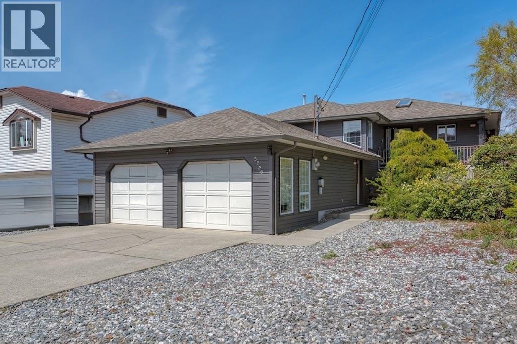 5796 TRAIL AVENUE, Sechelt, British Columbia