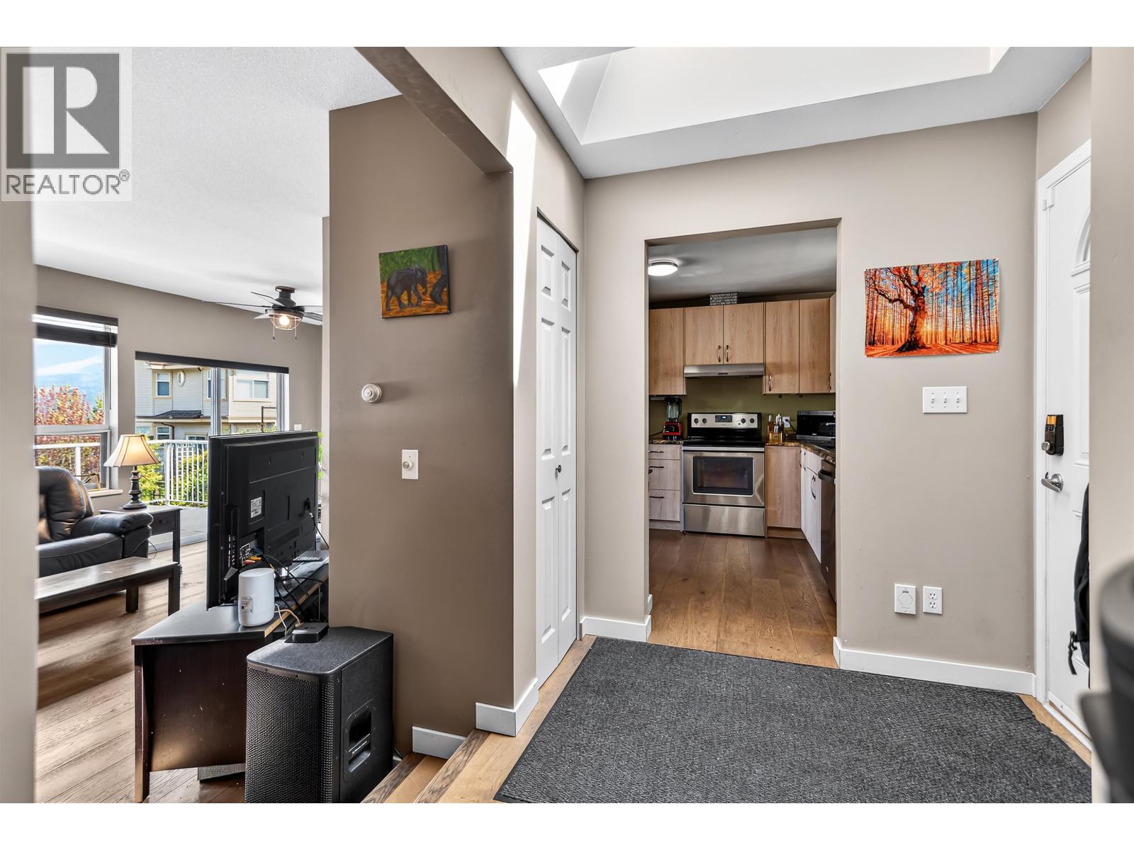 5796 Trail Avenue, Sechelt, British Columbia  V7Z 0L8 - Photo 10 - R3114356