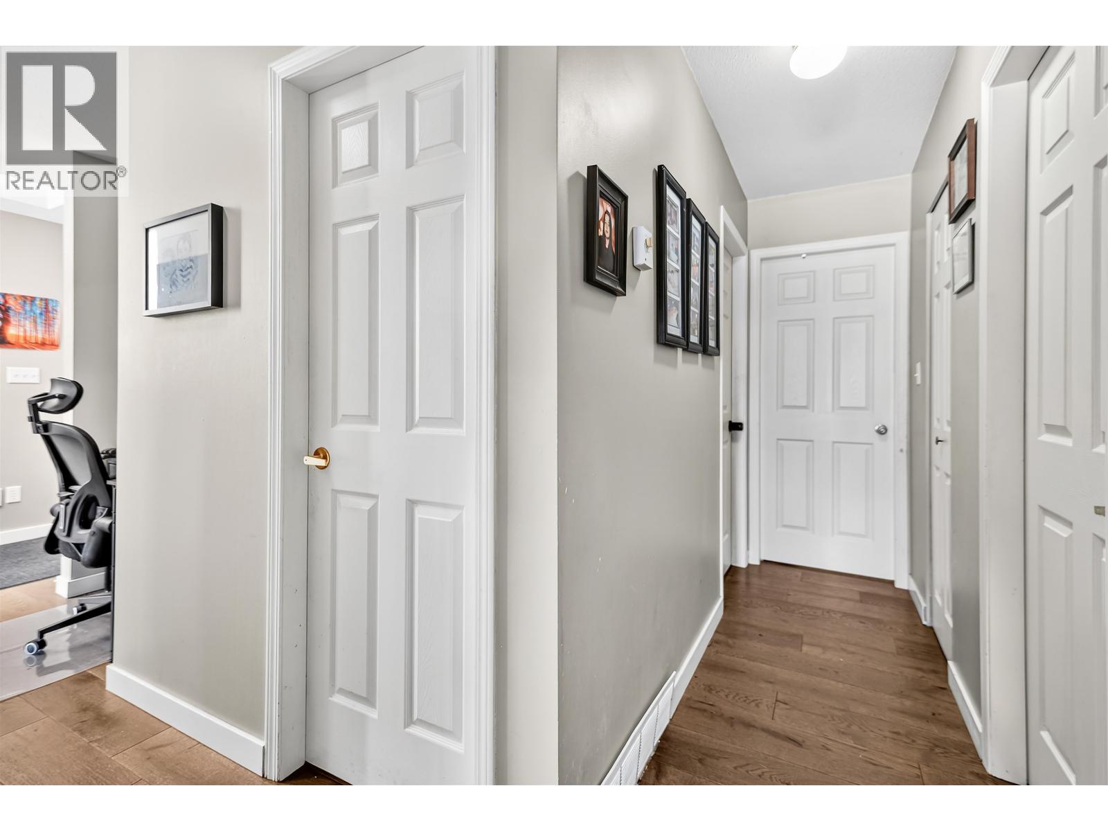 5796 Trail Avenue, Sechelt, British Columbia  V7Z 0L8 - Photo 12 - R3114356