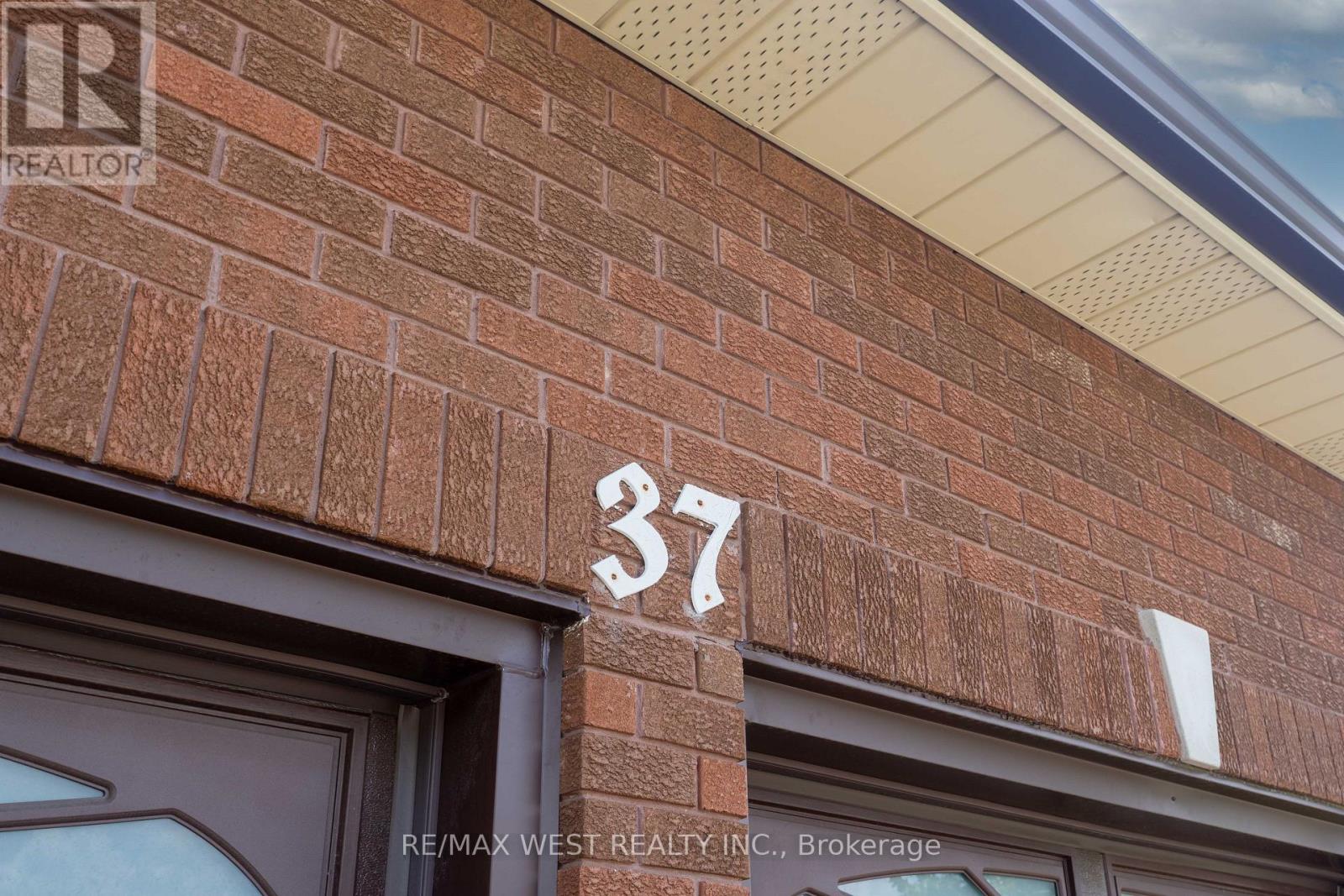 37 Lime Drive, Vaughan, Ontario  L4L 5N3 - Photo 5 - N13711248