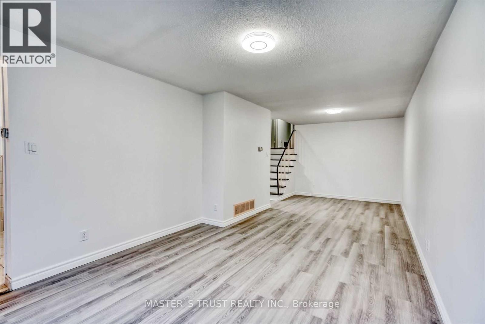 Main - 1473 Freeport Drive, Mississauga, Ontario L5C 1S7 - Photo 3 - W13554426