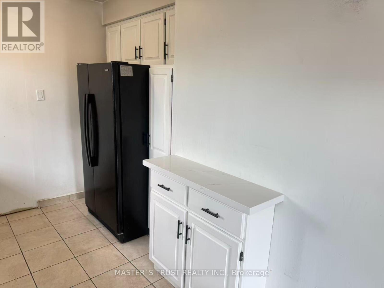 Main - 1473 Freeport Drive, Mississauga, Ontario L5C 1S7 - Photo 7 - W13554426