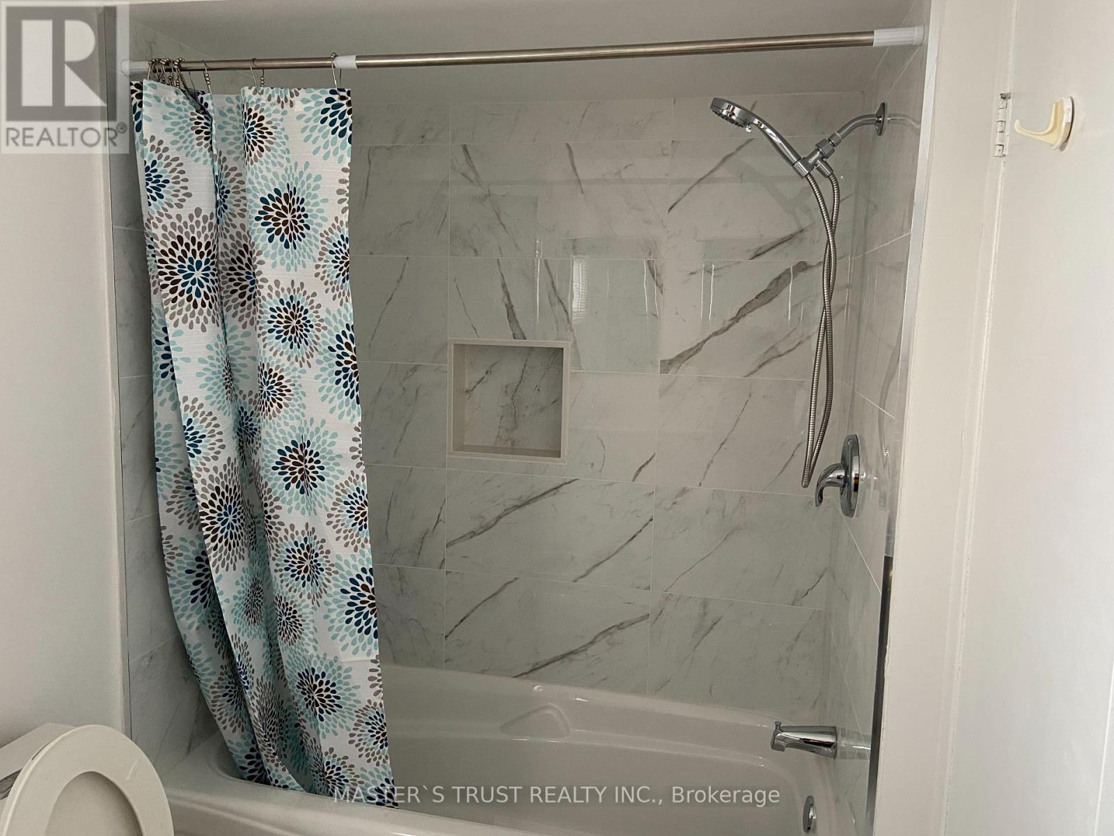 Main - 1473 Freeport Drive, Mississauga, Ontario L5C 1S7 - Photo 5 - W13554426