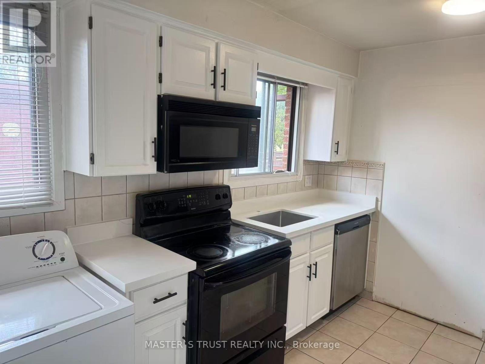 Main - 1473 Freeport Drive, Mississauga, Ontario L5C 1S7 - Photo 6 - W13554426