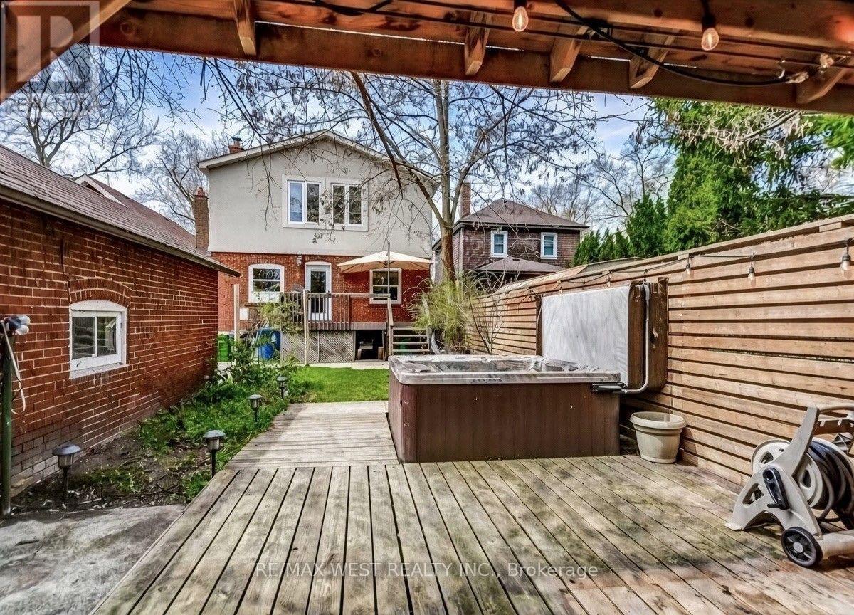 5 Wendover Road, Toronto, Ontario  M8X 2L1 - Photo 10 - W13711208