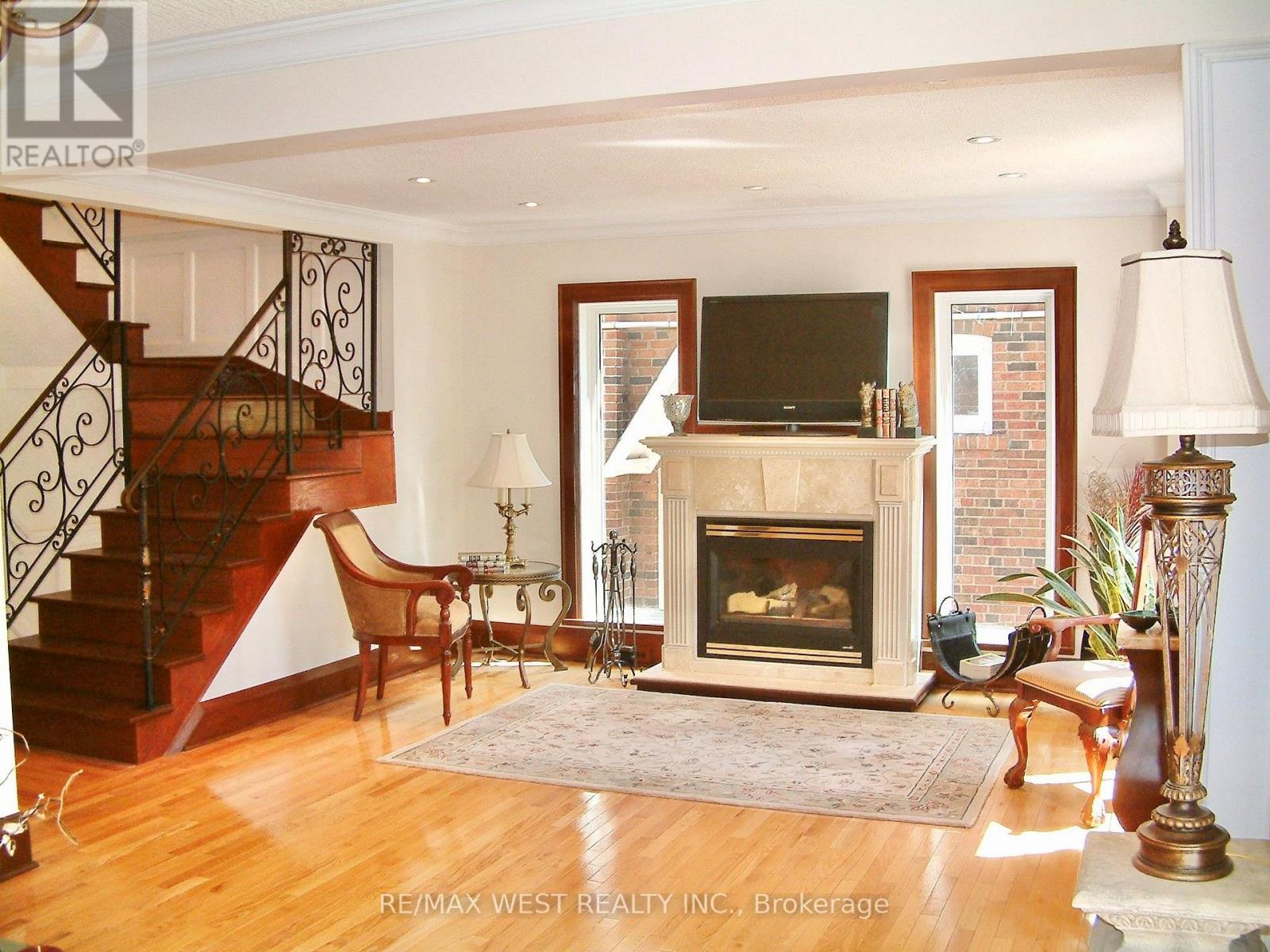 5 Wendover Road, Toronto, Ontario  M8X 2L1 - Photo 2 - W13711208