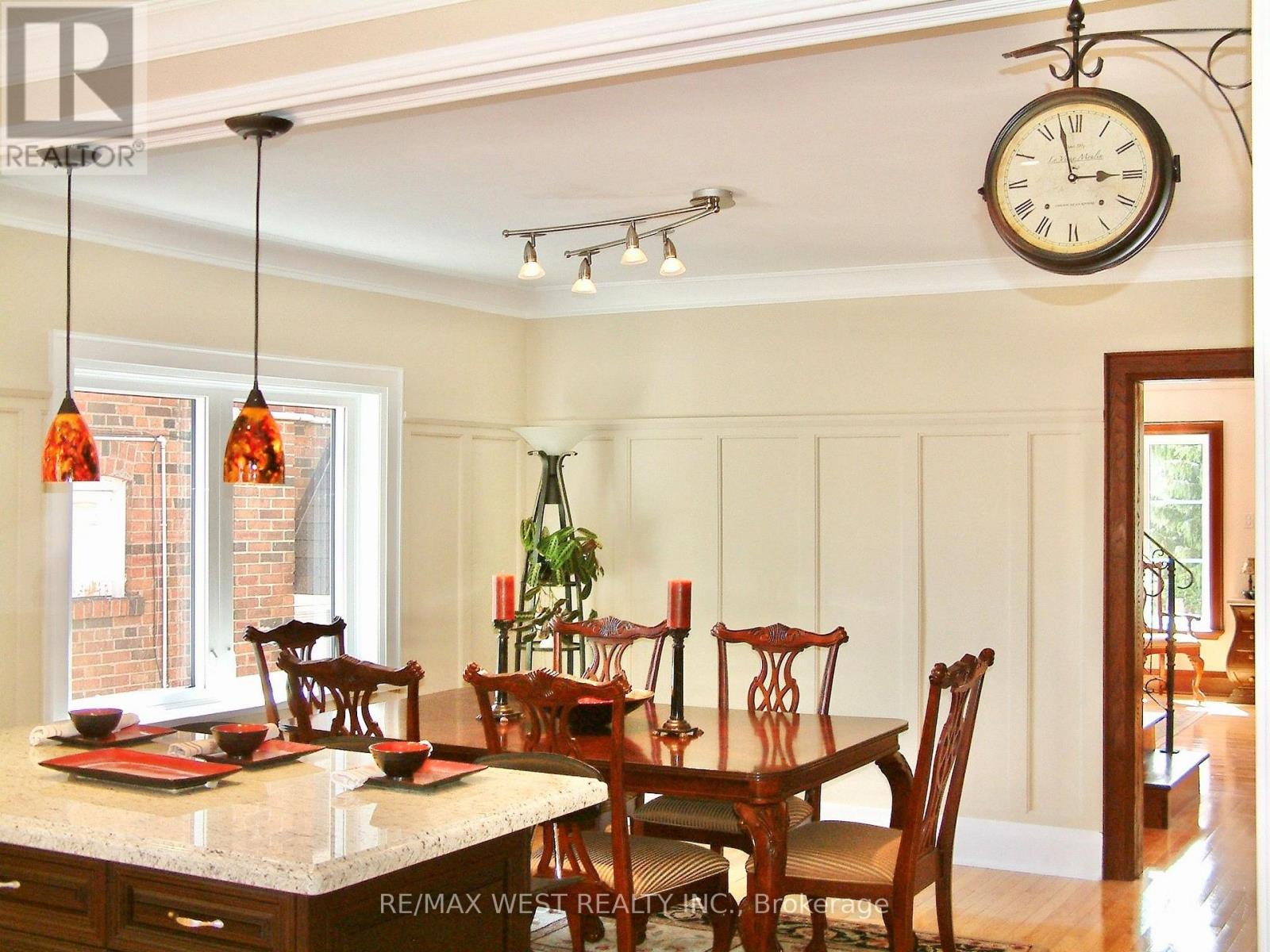 5 Wendover Road, Toronto, Ontario  M8X 2L1 - Photo 4 - W13711208