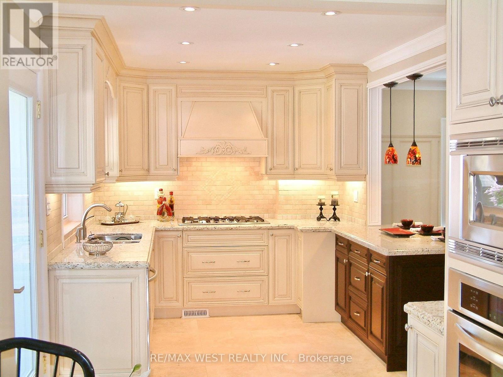 5 Wendover Road, Toronto, Ontario  M8X 2L1 - Photo 5 - W13711208