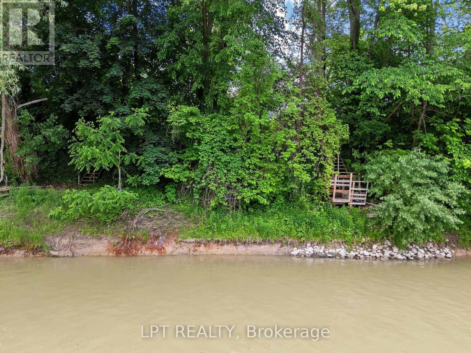 8459 Adams Court, Lambton Shores, Ontario  N0M 1T0 - Photo 4 - X13564298