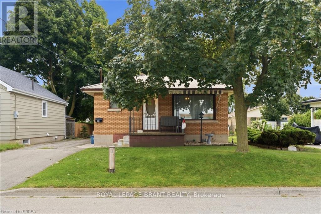 16 MINTERN AVENUE, Brantford, Ontario