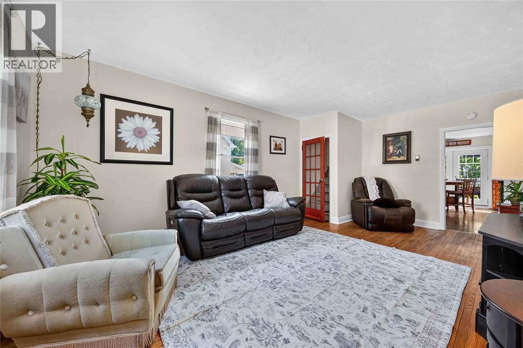 495 DAVIS STREET Sarnia Ontario Canada N7T1C5 4