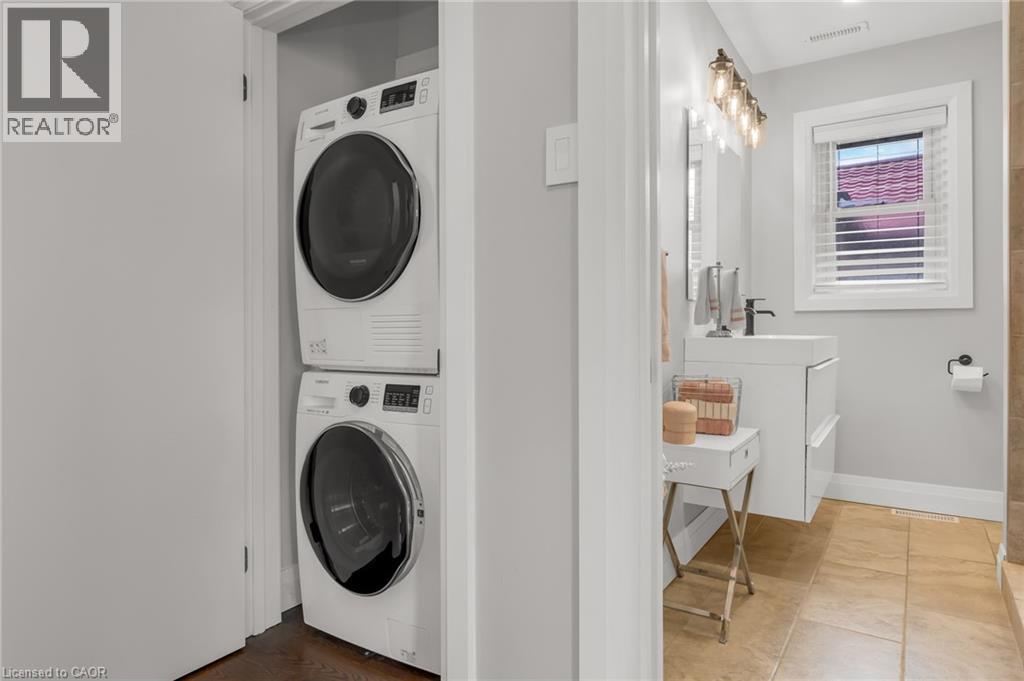 22 North Heights Road Unit# Main Level, Toronto, Ontario  M9B 2T1 - Photo 10 - 40844102
