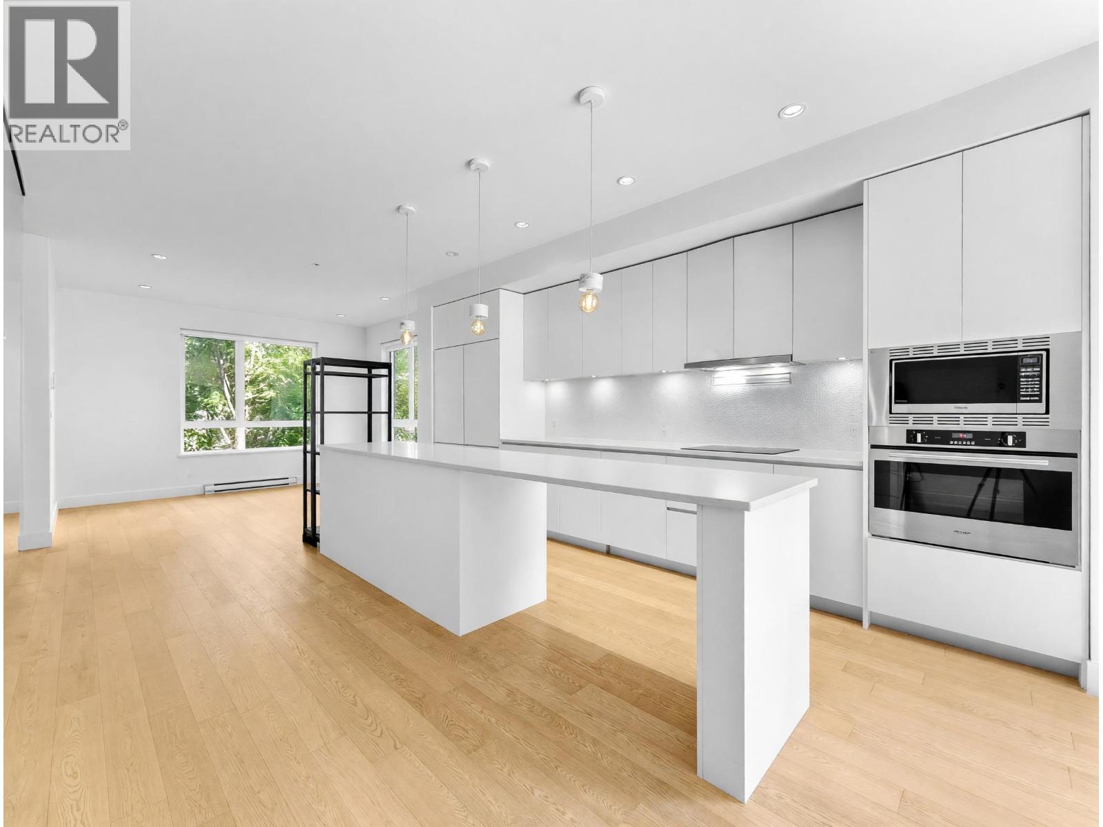 1116 Falcon Drive, Coquitlam, British Columbia  V3E 0M7 - Photo 2 - R3158534