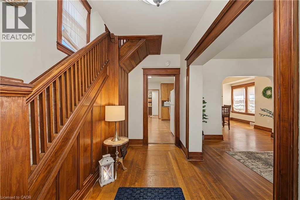 70 Woodland Avenue, St. Catharines, Ontario L2R 5A3 - Photo 5 - 40851657