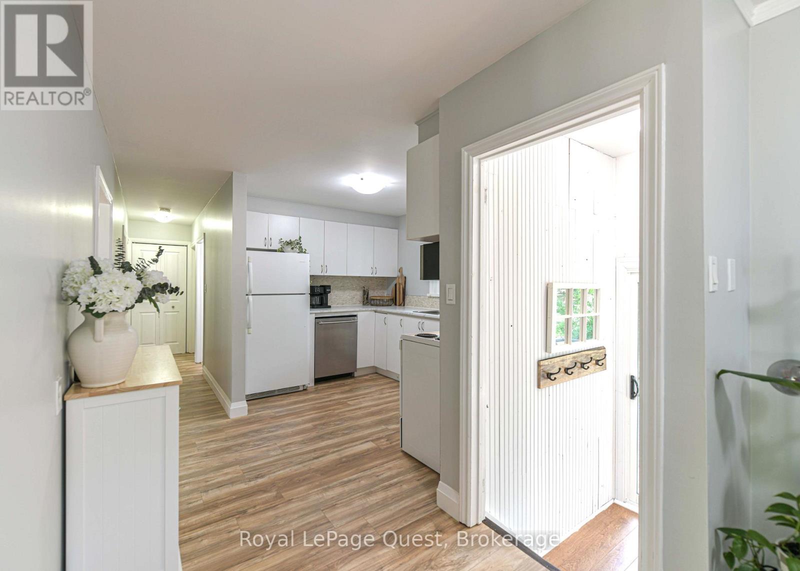 401 Mississaga Street W, Orillia, Ontario  L3V 3C4 - Photo 14 - S13709598