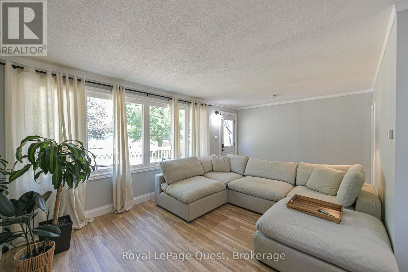 401 Mississaga Street W, Orillia, Ontario  L3V 3C4 - Photo 10 - S13709598