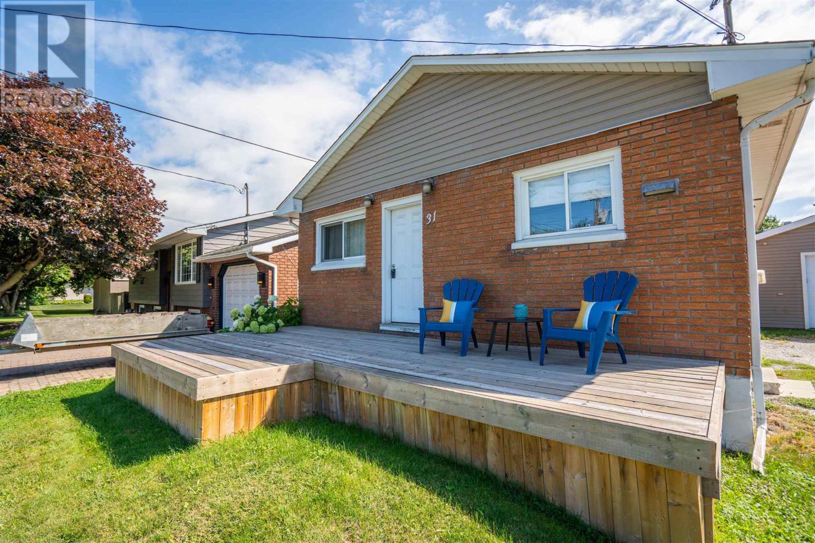 31 East Balfour St, Sault Ste. Marie, Ontario  P6C 1W9 - Photo 2 - SM262229