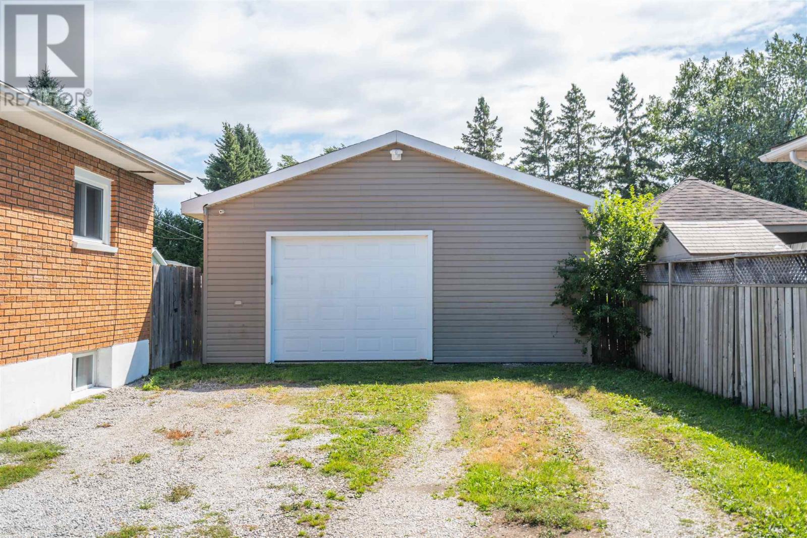 31 East Balfour St, Sault Ste. Marie, Ontario  P6C 1W9 - Photo 4 - SM262229