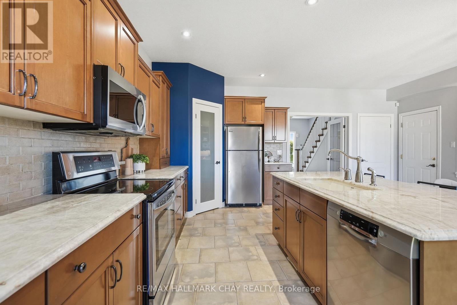 17 Armeda Clow Crescent, Essa, Ontario  L3W 0H7 - Photo 11 - N13460736