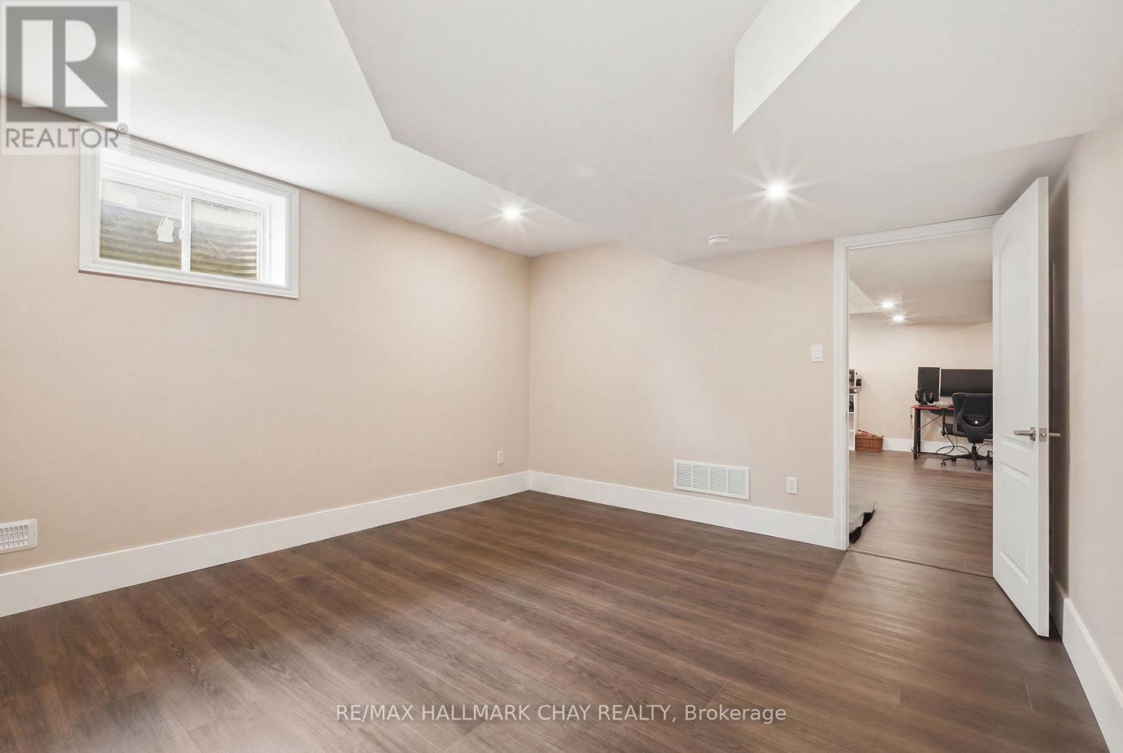 215 Breton Street, Clearview, Ontario  L0M 1S0 - Photo 39 - S13420964