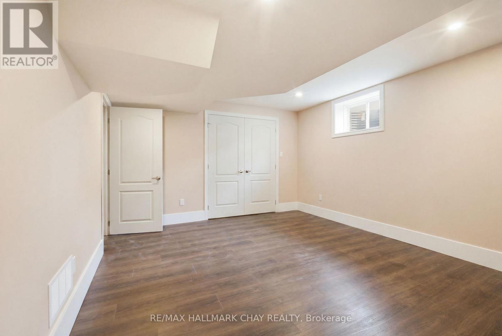 215 Breton Street, Clearview, Ontario  L0M 1S0 - Photo 38 - S13420964