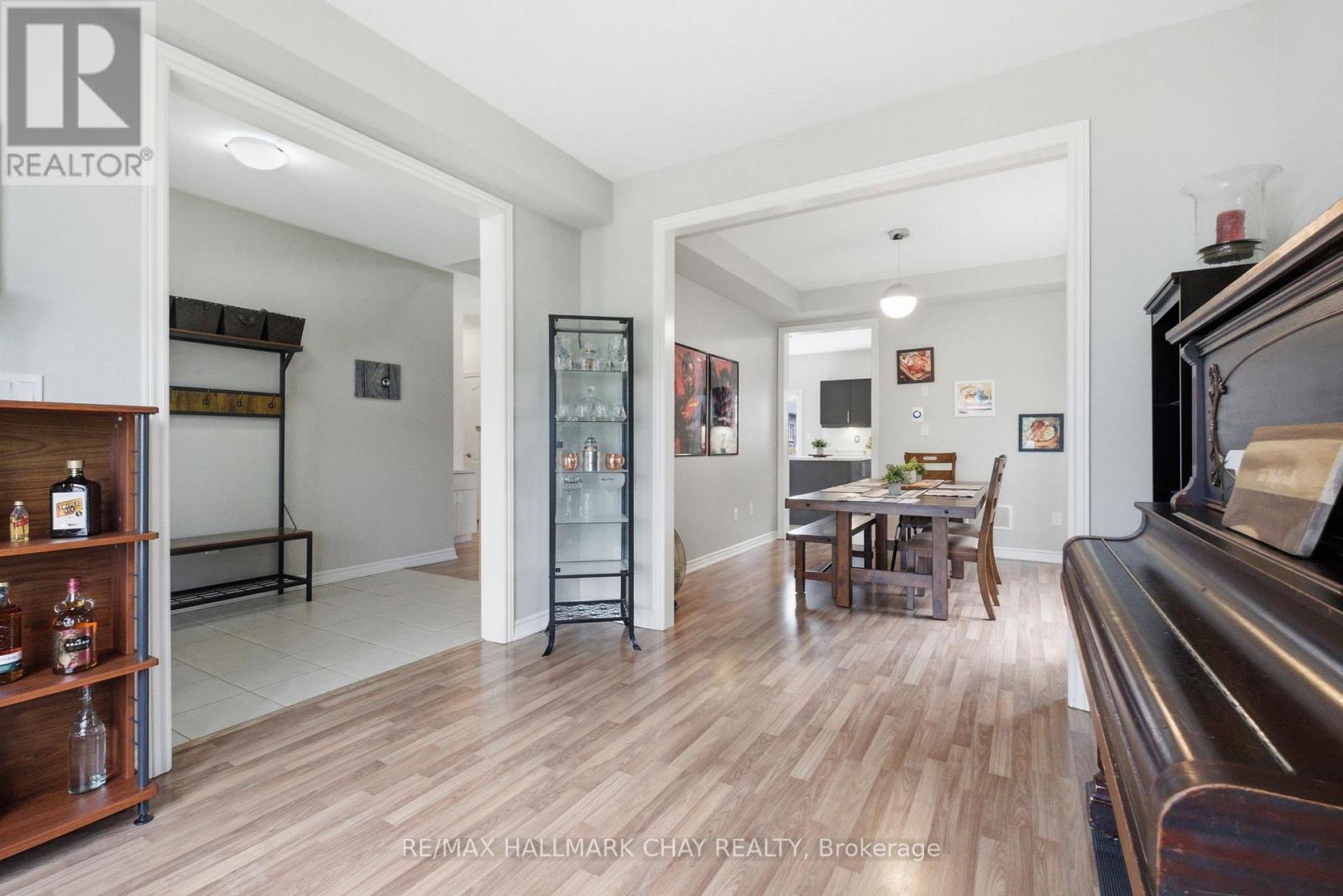 215 Breton Street, Clearview, Ontario  L0M 1S0 - Photo 4 - S13420964