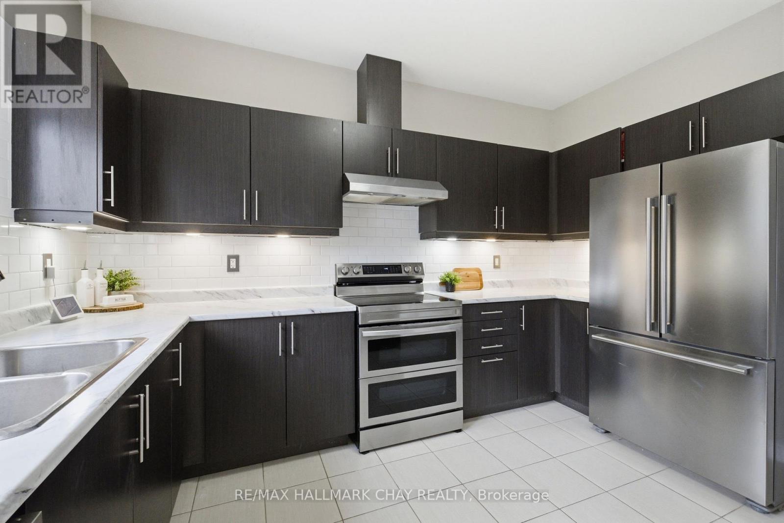 215 Breton Street, Clearview, Ontario  L0M 1S0 - Photo 11 - S13420964