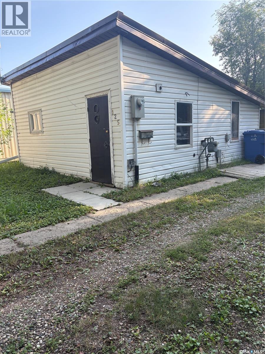 125 Myrtle Avenue, Yorkton, Saskatchewan  S3N 1R3 - Photo 2 - SK046177