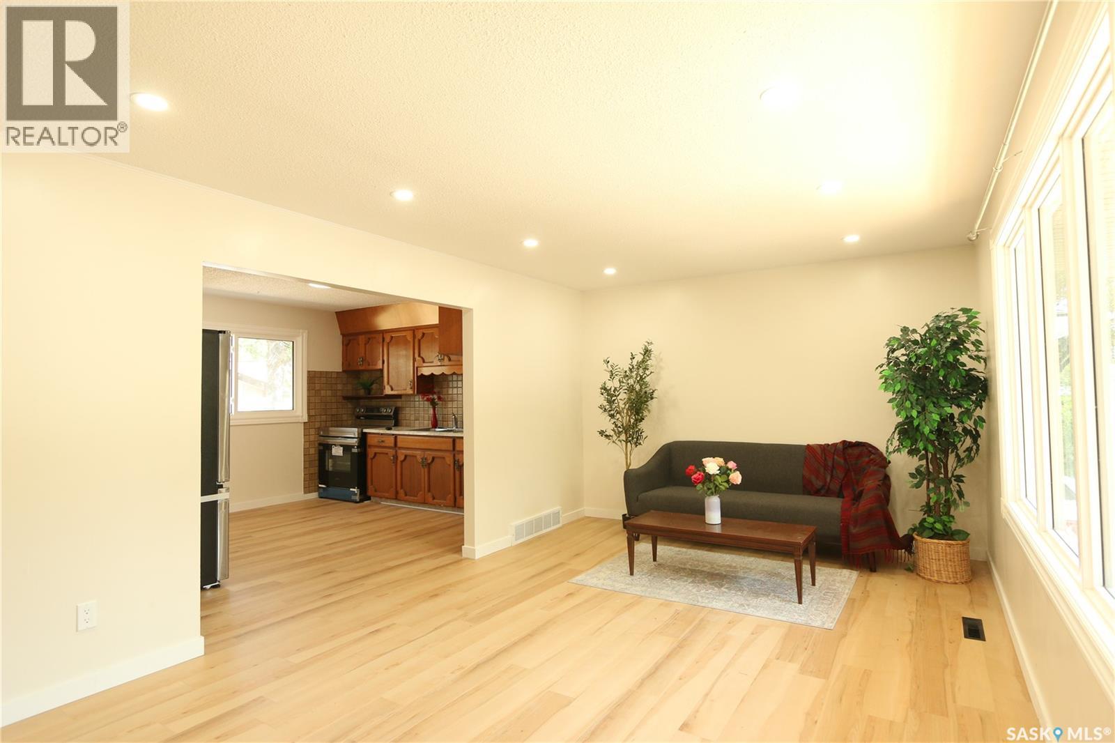 2910 Avonhurst Drive, Regina, Saskatchewan  S4R 3J5 - Photo 9 - SK046357