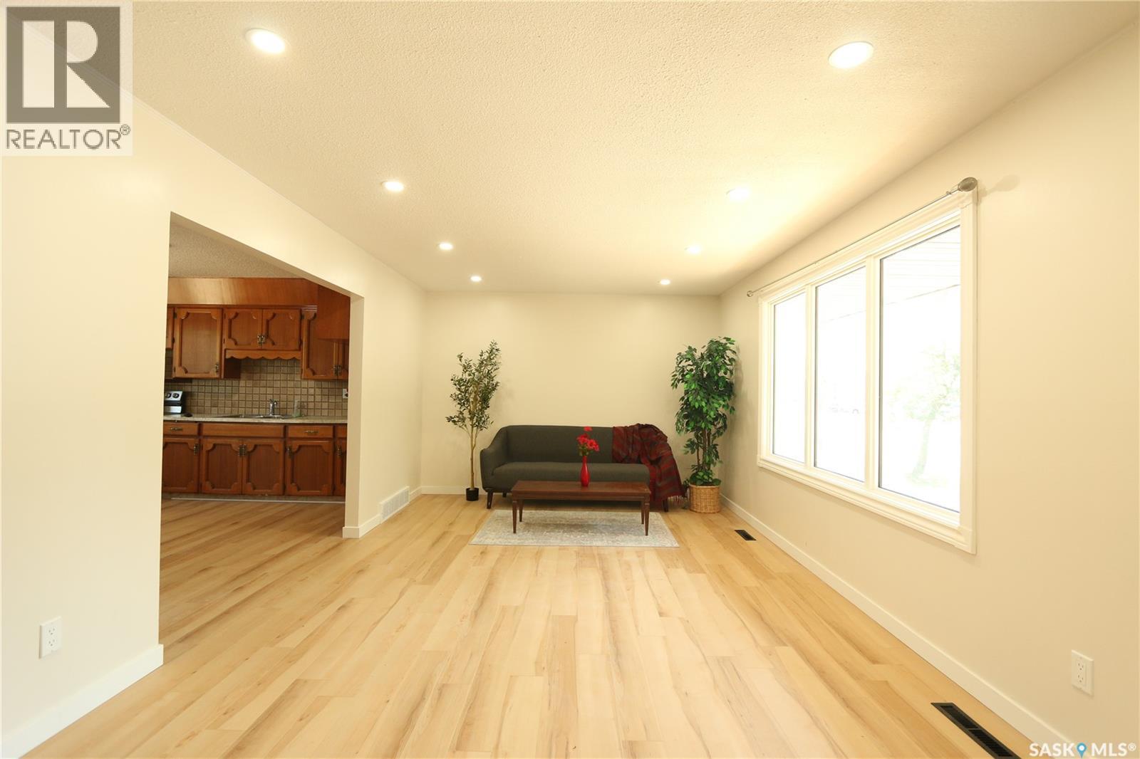 2910 Avonhurst Drive, Regina, Saskatchewan  S4R 3J5 - Photo 10 - SK046357