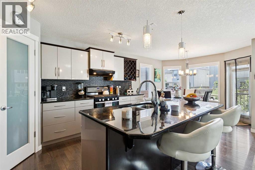 768 New Brighton Drive SE, Calgary, Alberta  T2Z 0Z8 - Photo 5 - A2333587