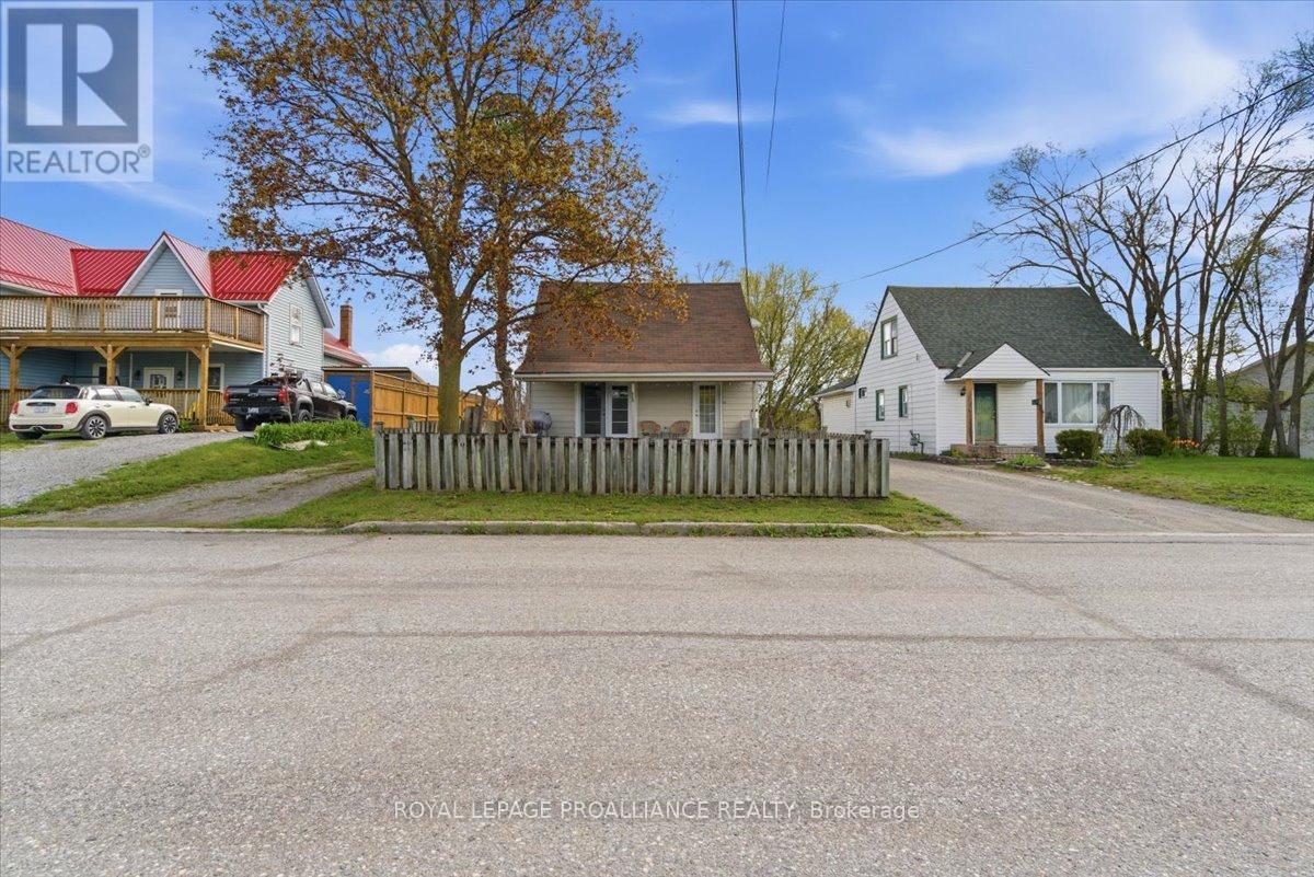61 Delaney Street, Quinte West, Ontario  K8V 4L7 - Photo 3 - X13711418