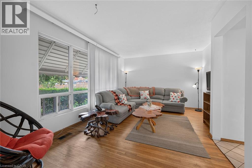 3239 Queen Frederica Drive, Mississauga, Ontario  L4Y 2Z9 - Photo 5 - 40857333