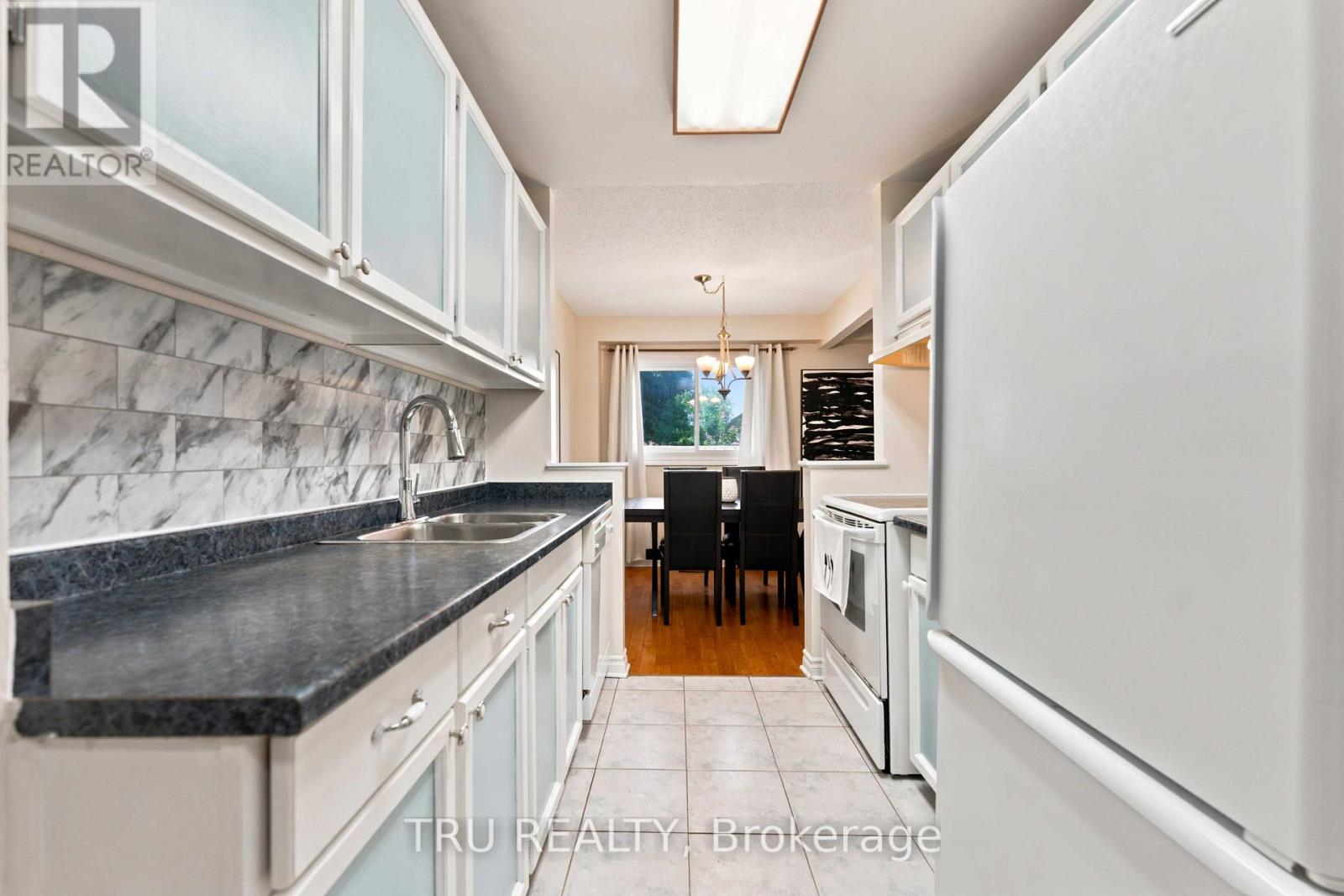 2154 Orient Park Drive, Ottawa, Ontario  K1B 4V9 - Photo 18 - X13711440