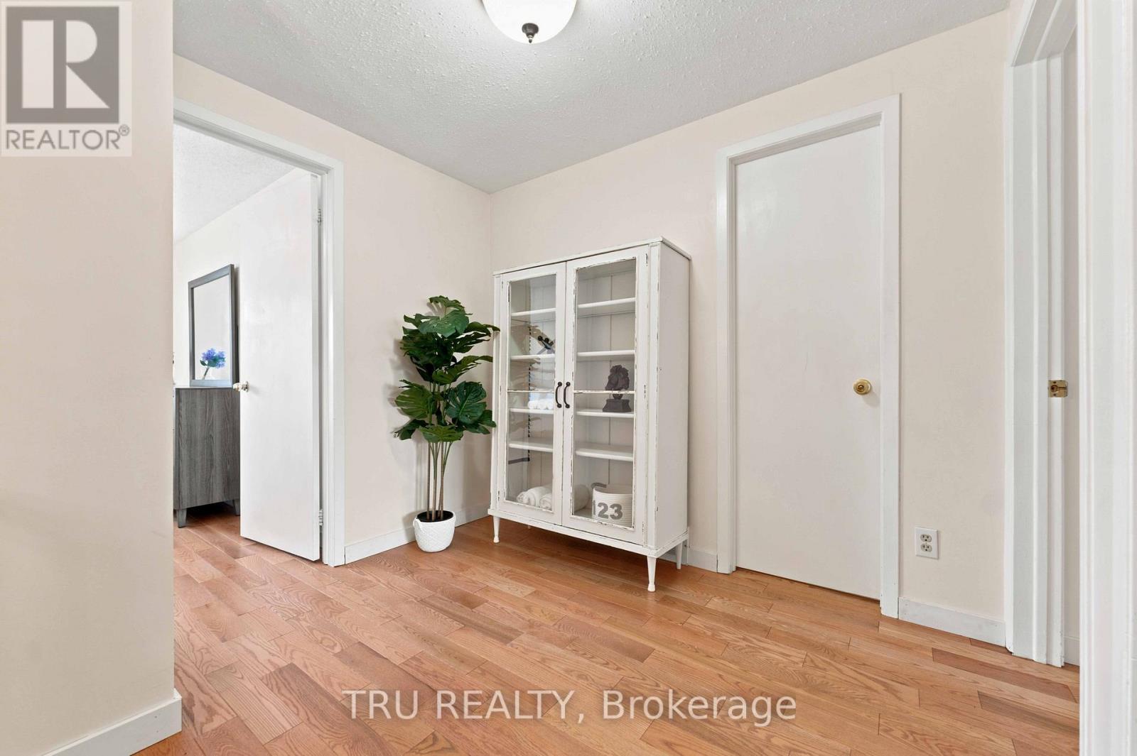 2154 Orient Park Drive, Ottawa, Ontario  K1B 4V9 - Photo 25 - X13711440