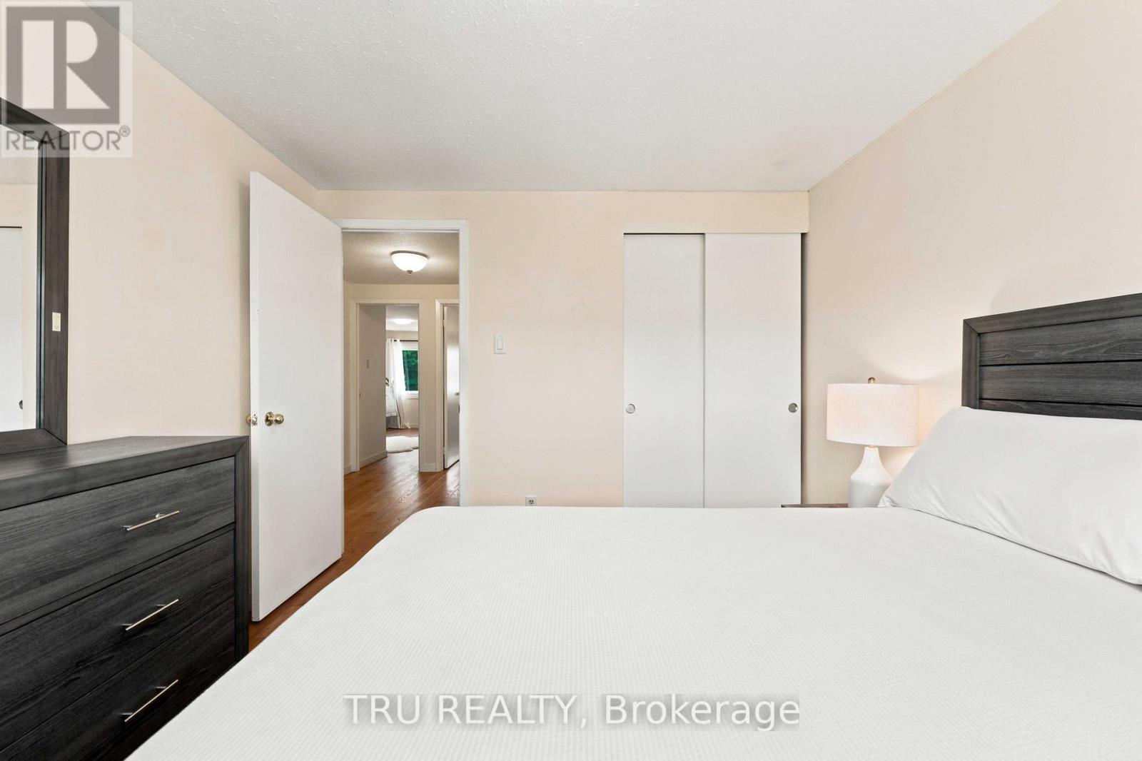 2154 Orient Park Drive, Ottawa, Ontario  K1B 4V9 - Photo 31 - X13711440
