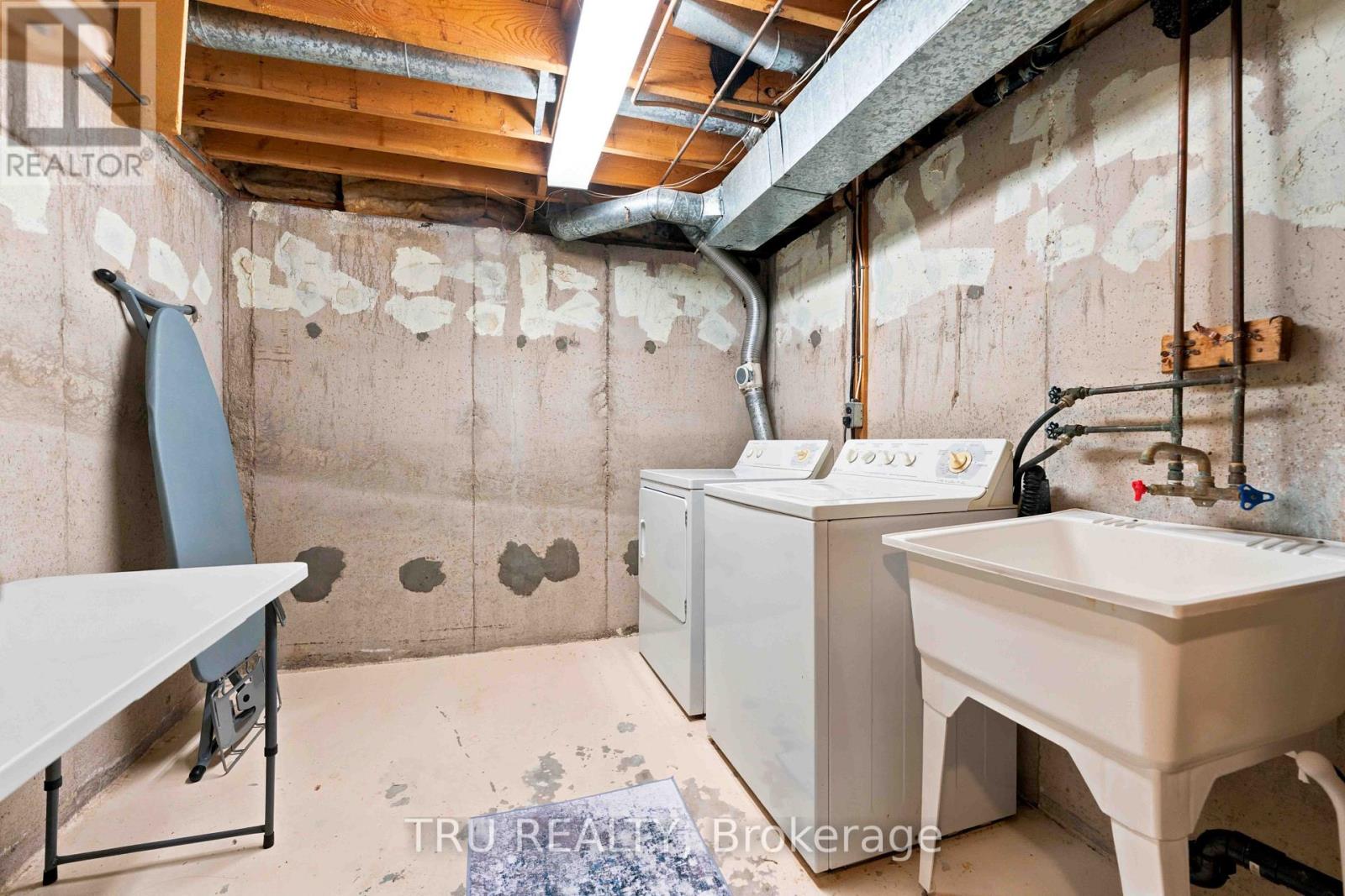 2154 Orient Park Drive, Ottawa, Ontario  K1B 4V9 - Photo 41 - X13711440