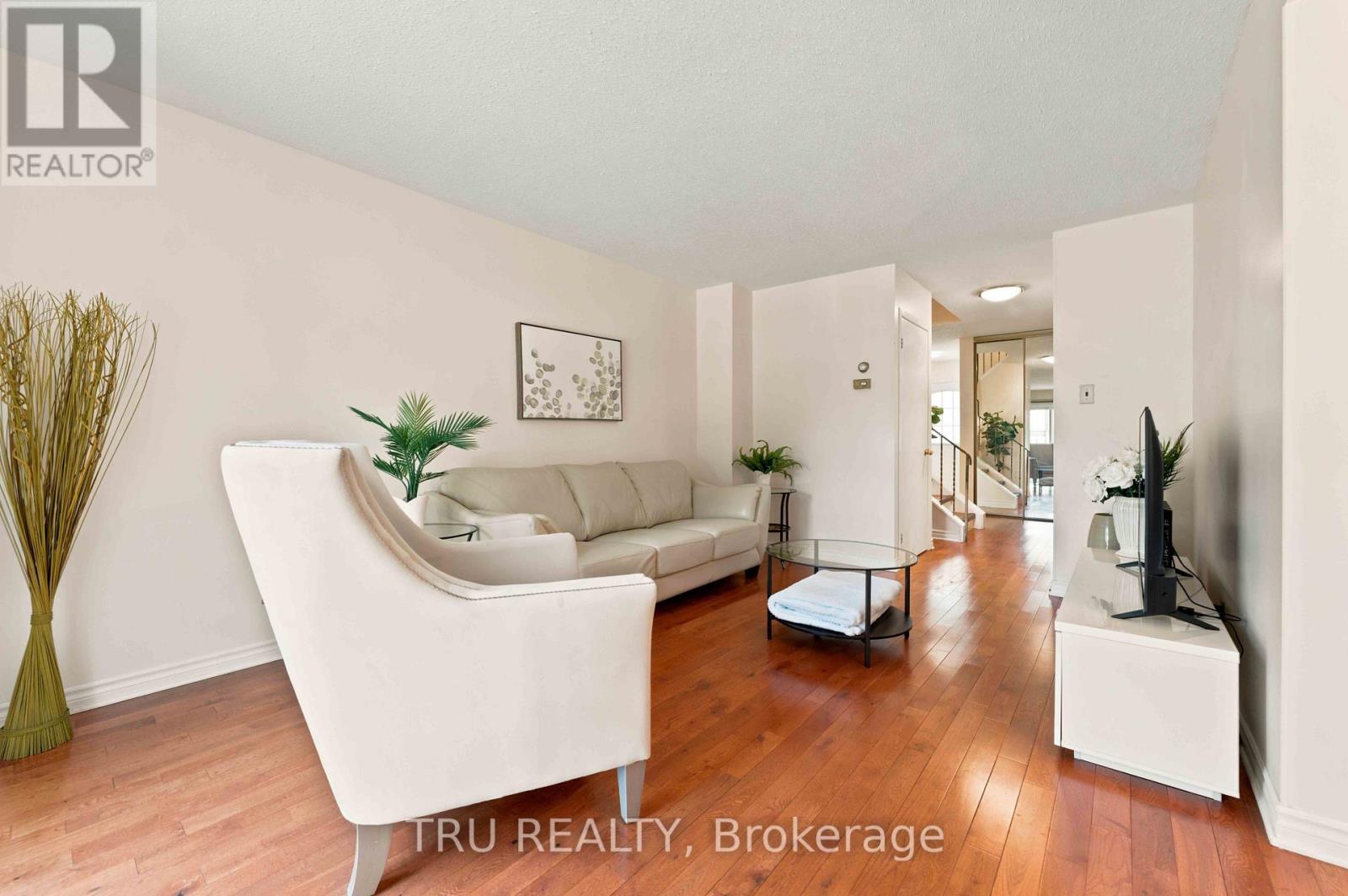 2154 Orient Park Drive, Ottawa, Ontario  K1B 4V9 - Photo 9 - X13711440